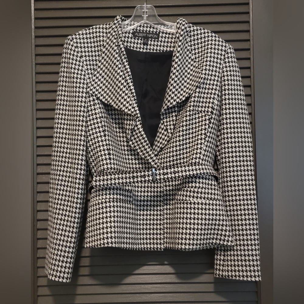 Albert Nipon houndstooth belted skirt suit, EUC, Size 8